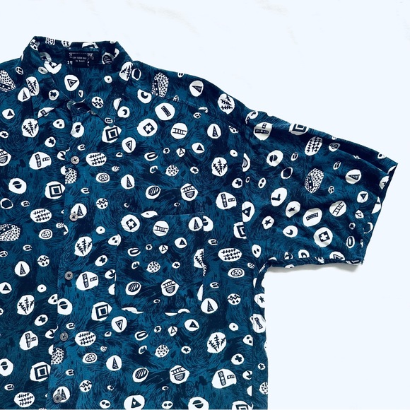 β
Vintage 90βs Structure Pattern Casual Button Down - Blue/White β
- Picture 5 of 17